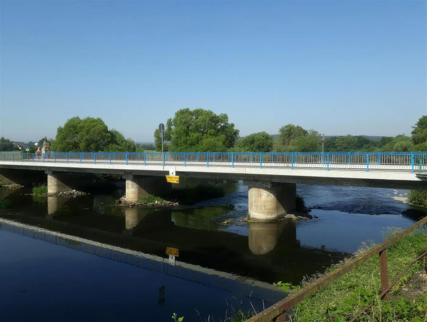 Sanierte Straßenbrücke bei Pösing in der Oberpfalz